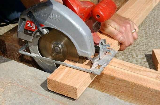 What Wattage Does A Circular Saw Use